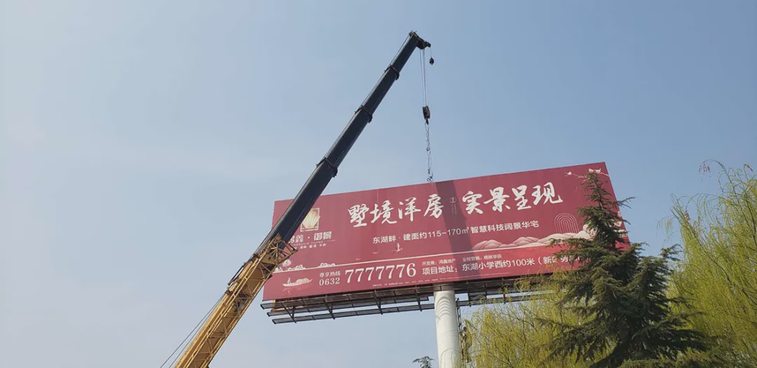 13_咸阳福银高速单立柱广告塔制作公司_咸阳